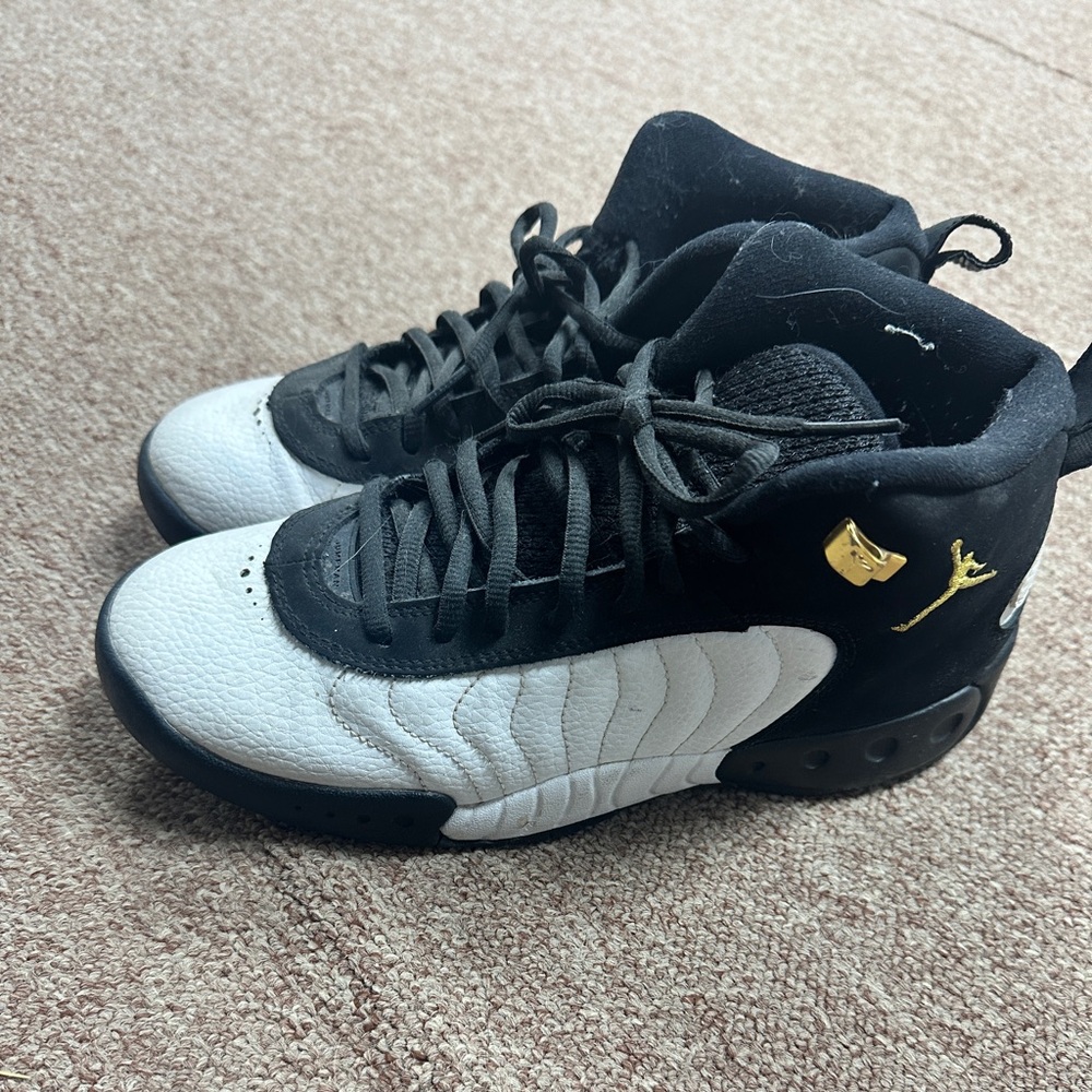 Jordan jump mans